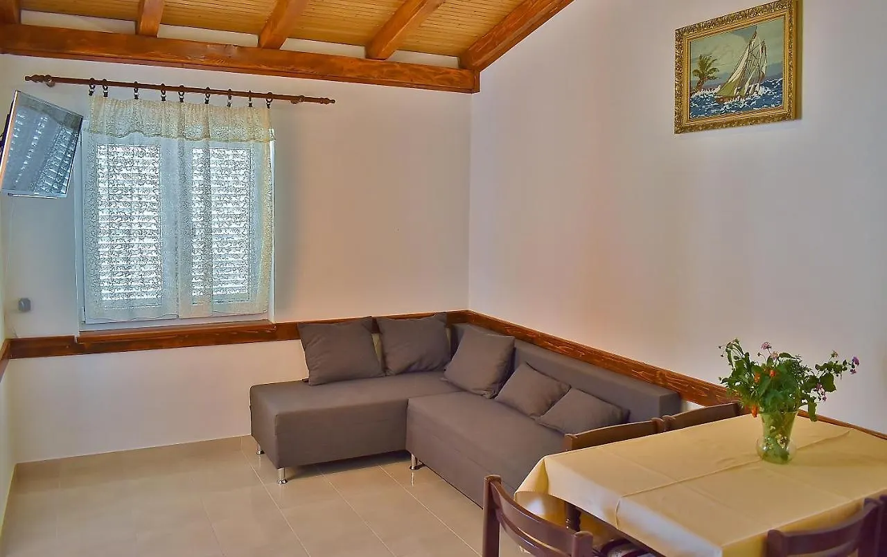 公寓 Feniks Apartmani 洛帕