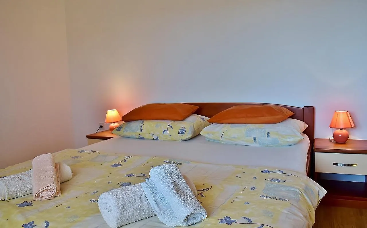 Feniks Apartmani Lopar Apartment
