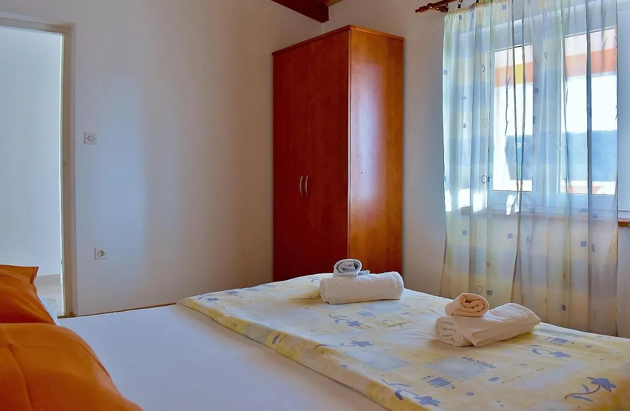 公寓 Feniks Apartmani 洛帕