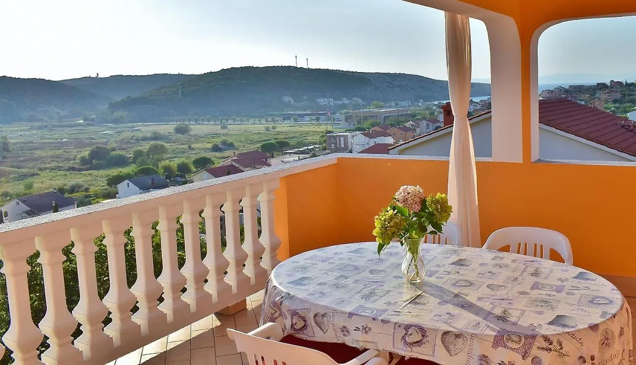 Feniks Apartmani 洛帕