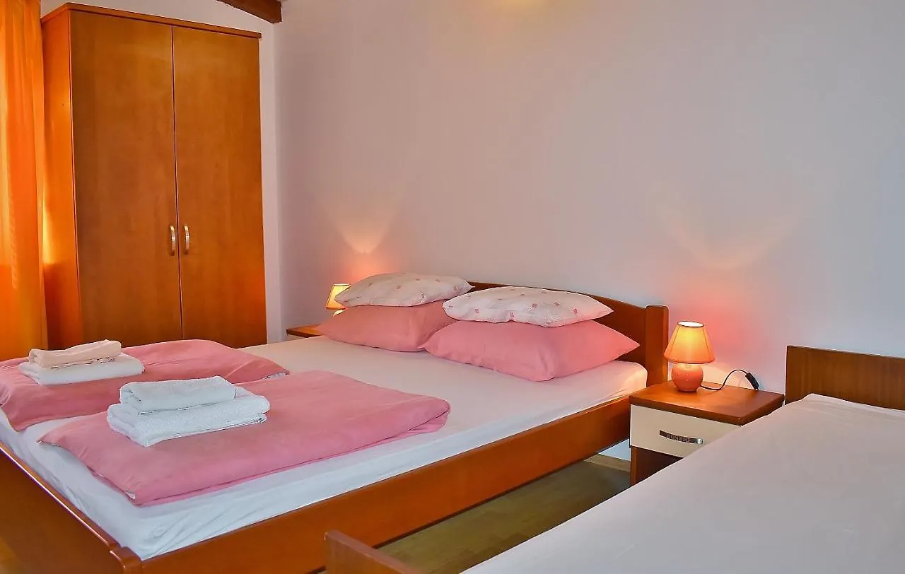 Feniks Apartmani Lopar Apartman
