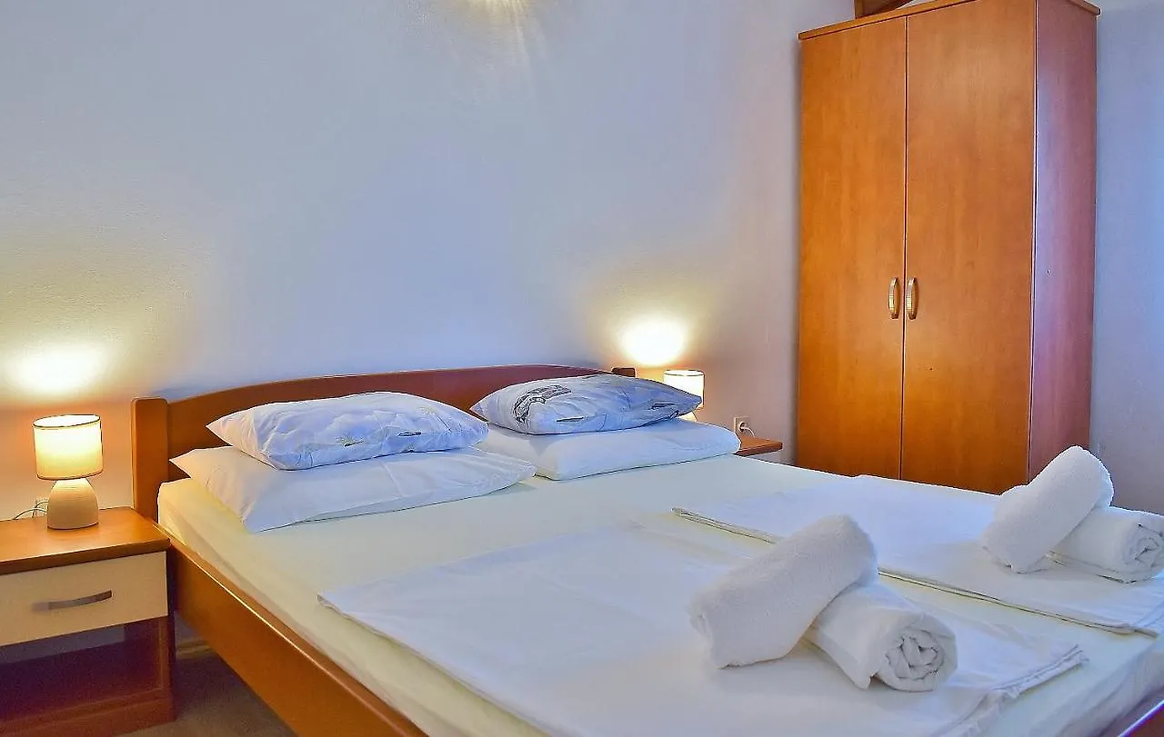 Apartment Feniks Apartmani Lopar