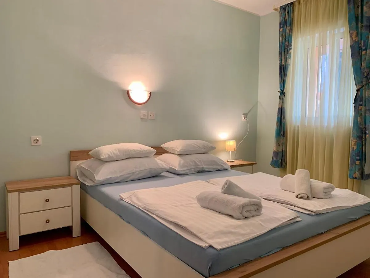 Feniks Apartmani Lopar 0*,