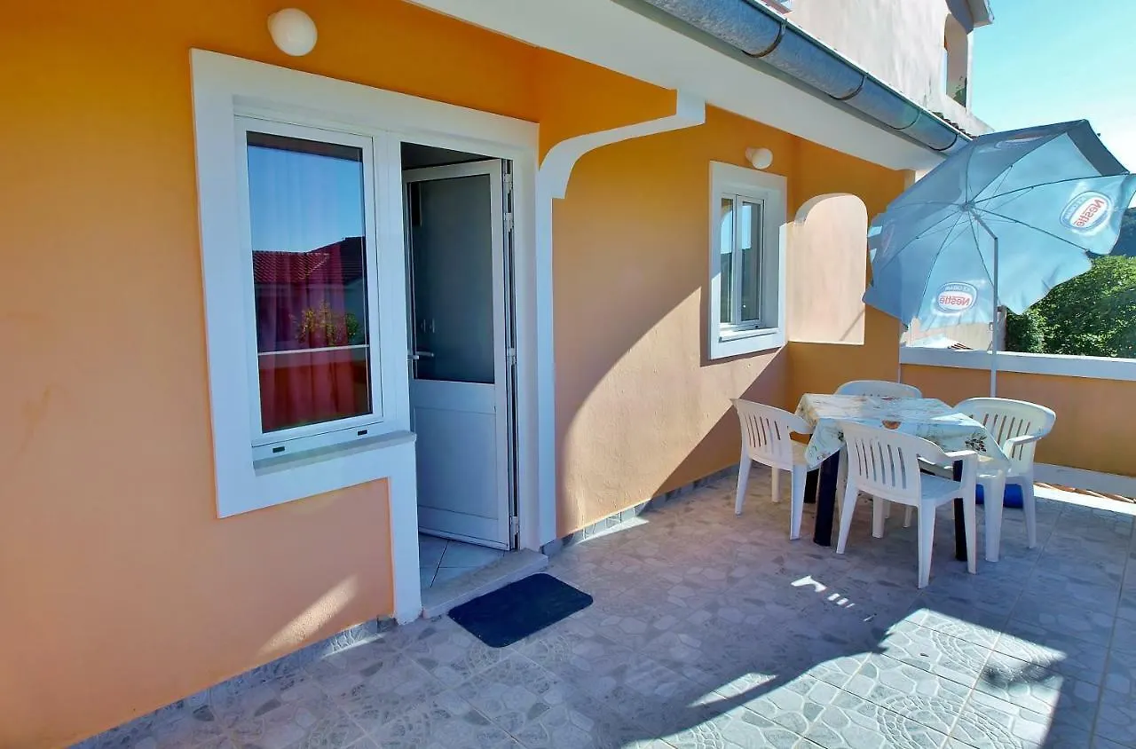 Feniks Apartmani Lopar 0*,