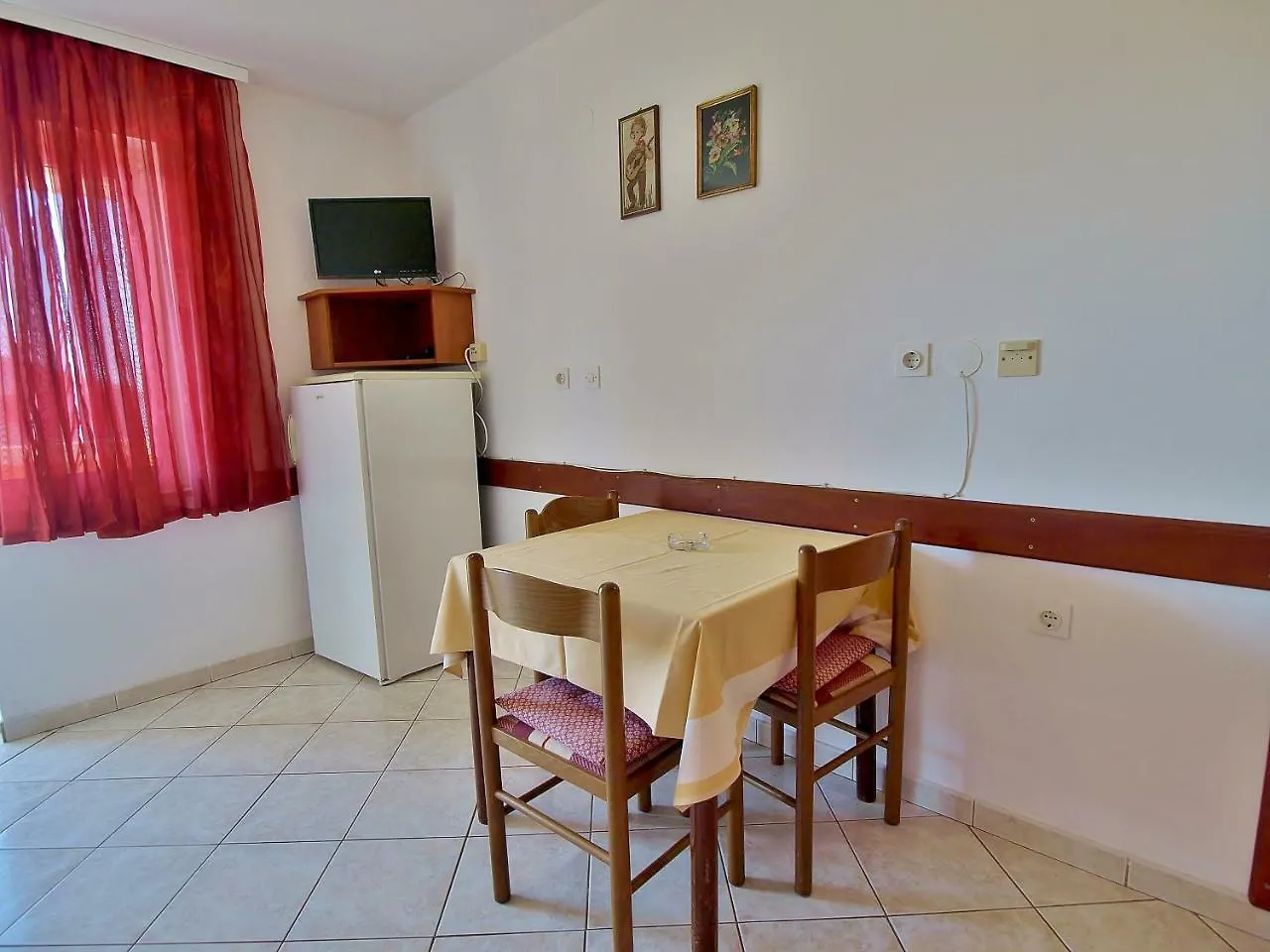 Feniks Apartmani Lopar Apartment